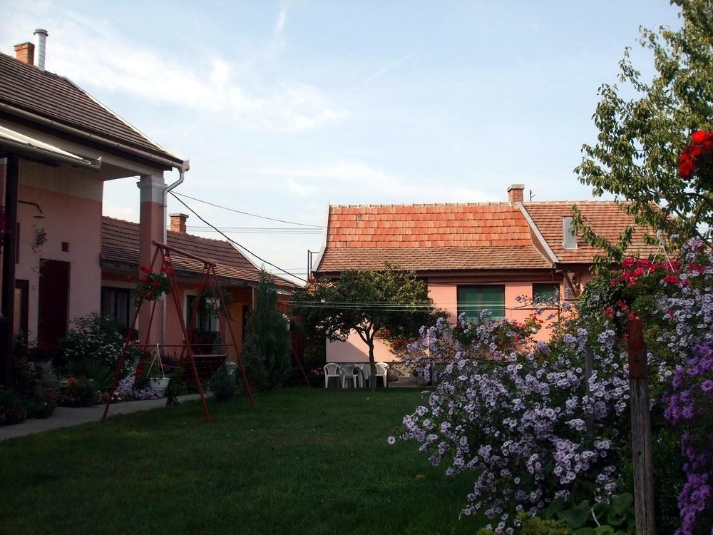 Lugas Szallas ยาสซ์แบร์รีนย์ ภายนอก รูปภาพ