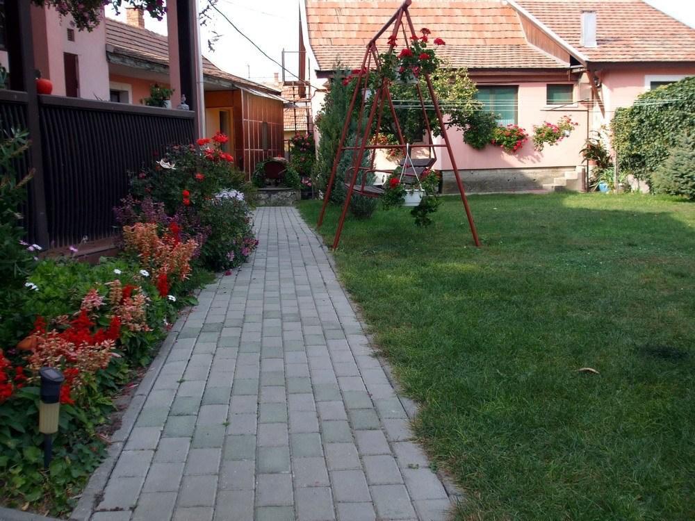 Lugas Szallas ยาสซ์แบร์รีนย์ ภายนอก รูปภาพ