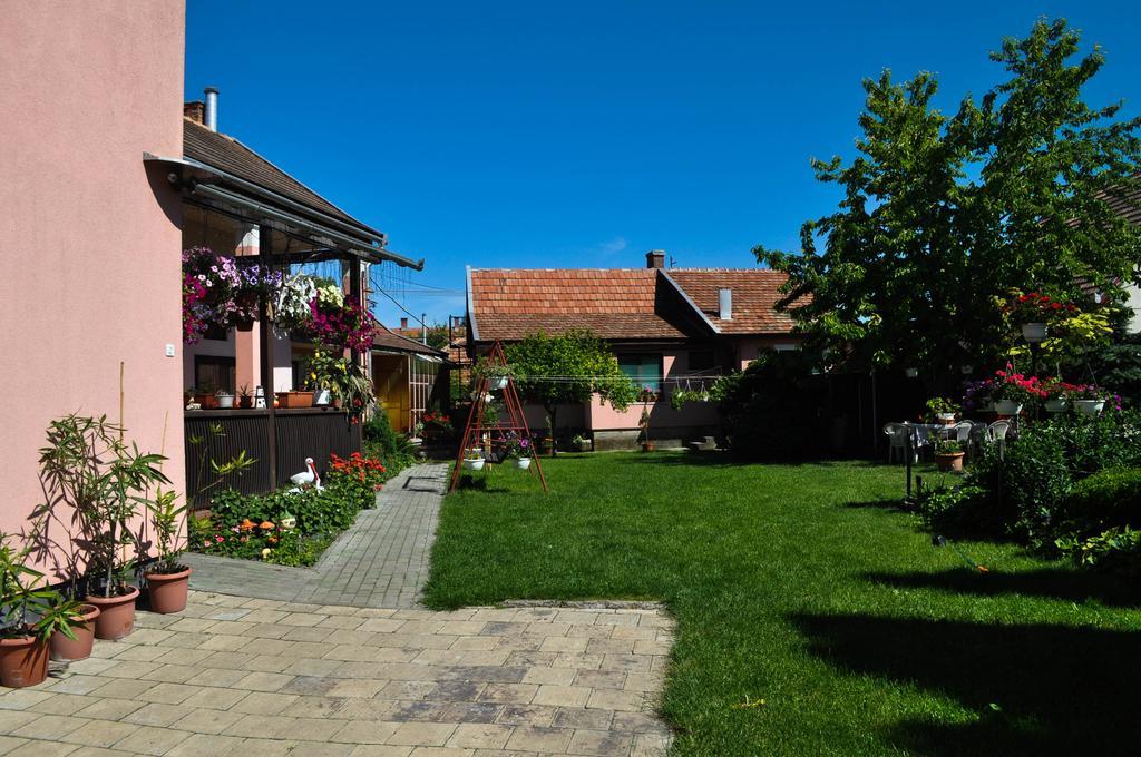 Lugas Szallas ยาสซ์แบร์รีนย์ ภายนอก รูปภาพ