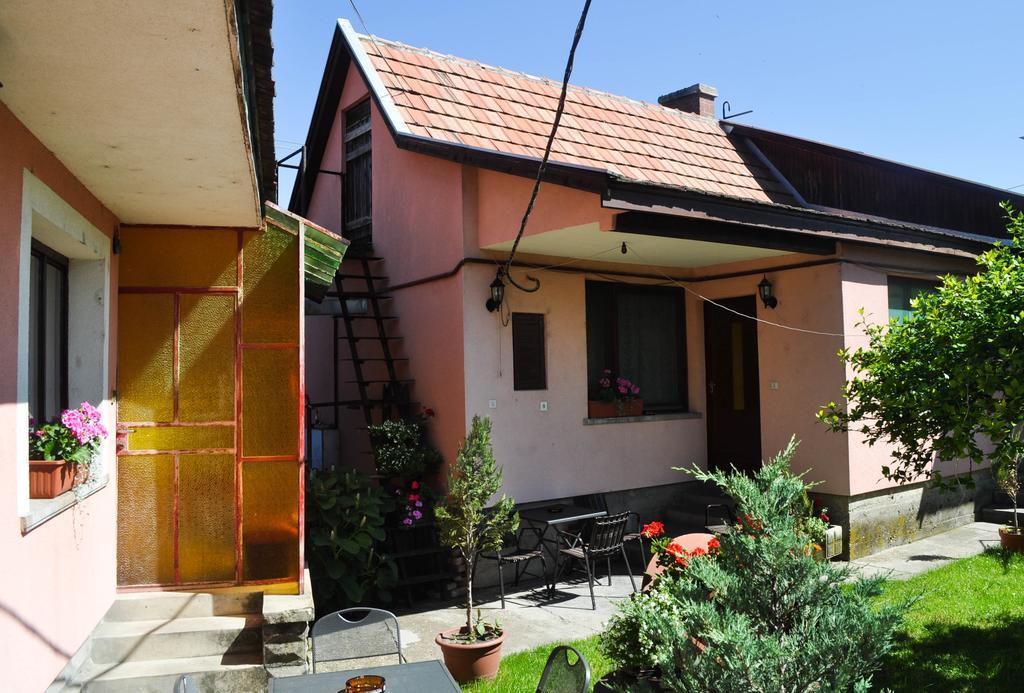 Lugas Szallas ยาสซ์แบร์รีนย์ ภายนอก รูปภาพ